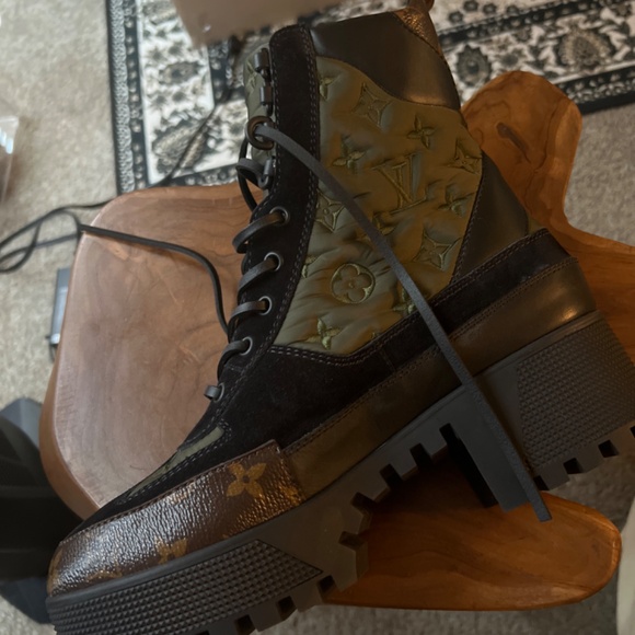 Louis Vuitton Boots - Picture 3 of 8